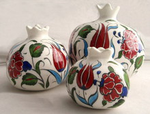 Ceramic Classic Pomegranate<br/>Height: 5 cm / 7 cm / 9 cm